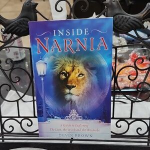 INSIDE NARNIA: A GUIDE to EXPLORING THE LION, the WITCH and THE WARDROBE BOOK